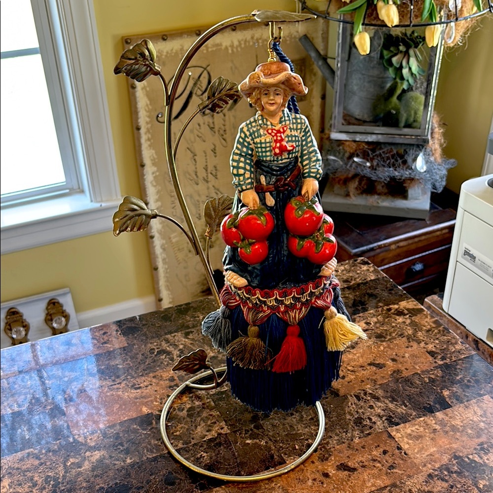 Pepper shaker made with fringe. Handmade
Great country accent fir you